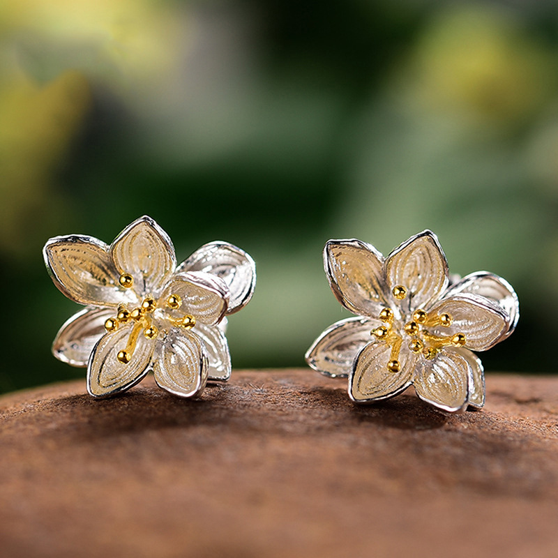   Hot selling flower earrings for women, two-color lily and camellia earrings, pastoral style, daily holiday earrings