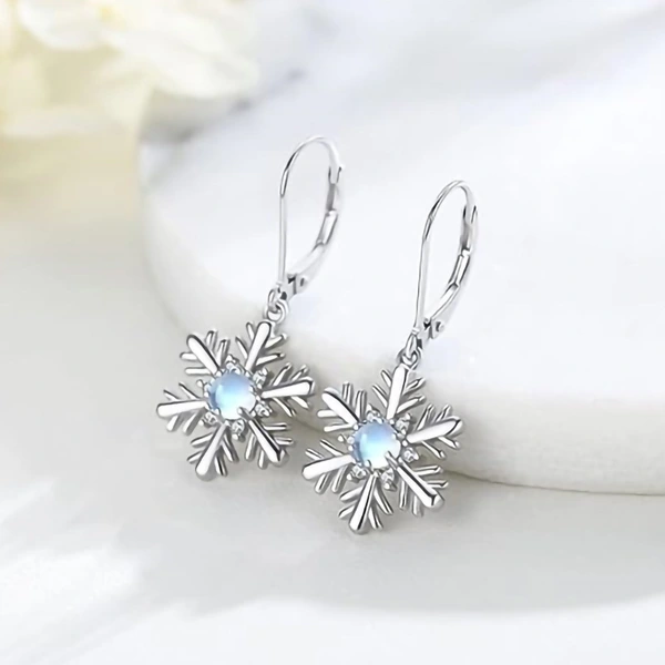Hot selling snowflake earrings for women in Europe and America, fashionable design, sweet style for ladies, Christmas holiday jewelry