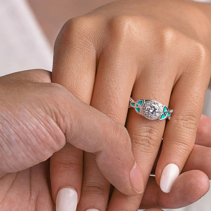 Hot selling bridal ring female design oil drop triangle jewelry shiny zircon luxury single ring