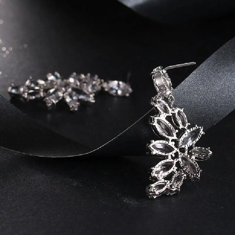 High-end fashion evening zircon leaf tassel earrings temperament versatile retro leaf-shaped earrings for women
