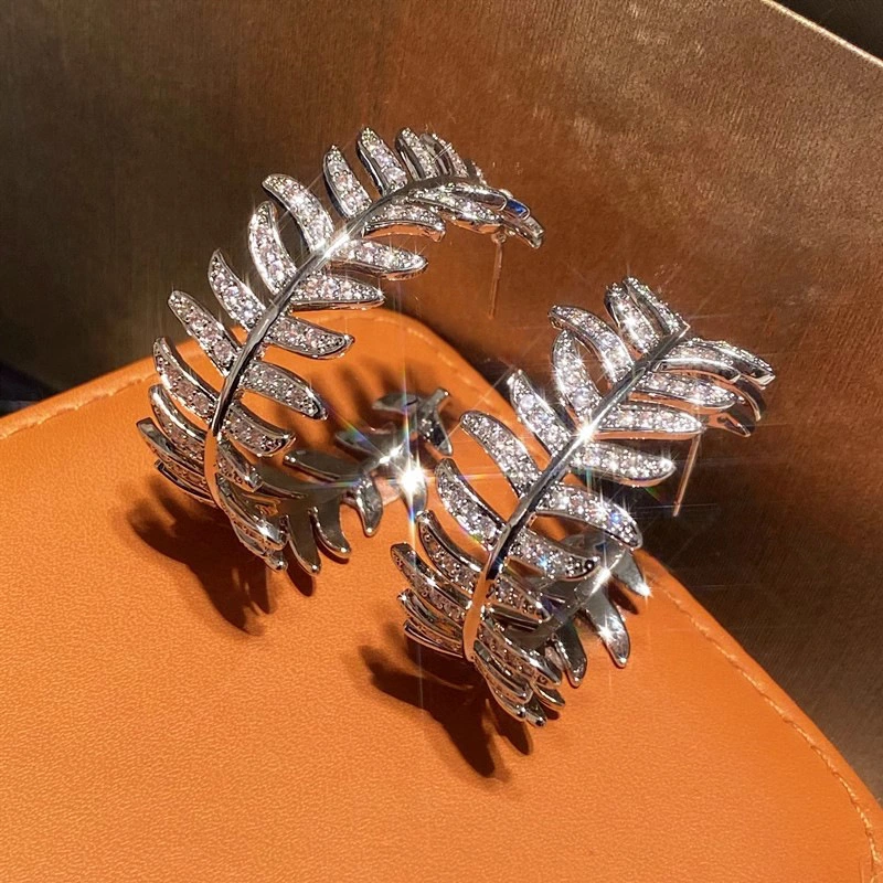  European and American leaf and wheat ear earrings for women, fashionable and exquisite design earrings inlaid with zircon, popular style