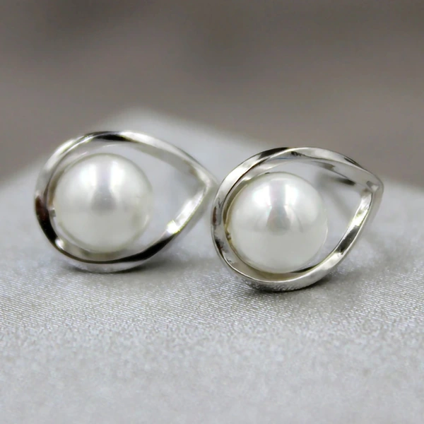  High-end simple earrings fashionable daily commuting all-match imitation pearl earrings Mobius ring earrings