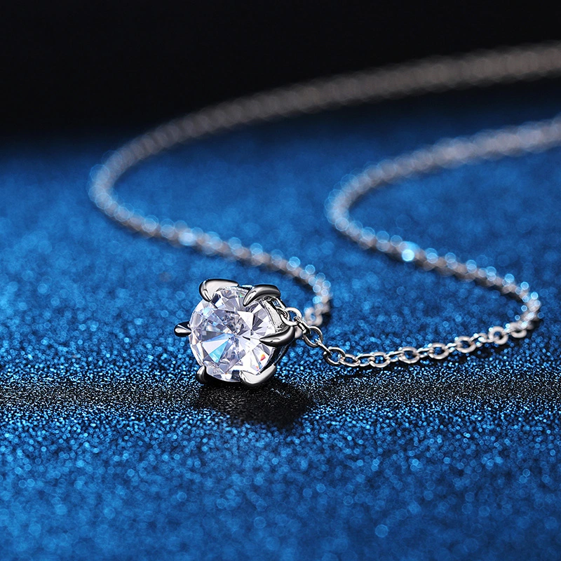   Hot selling simple geometric necklace European and American retro classic six claw round pendant light luxury necklace