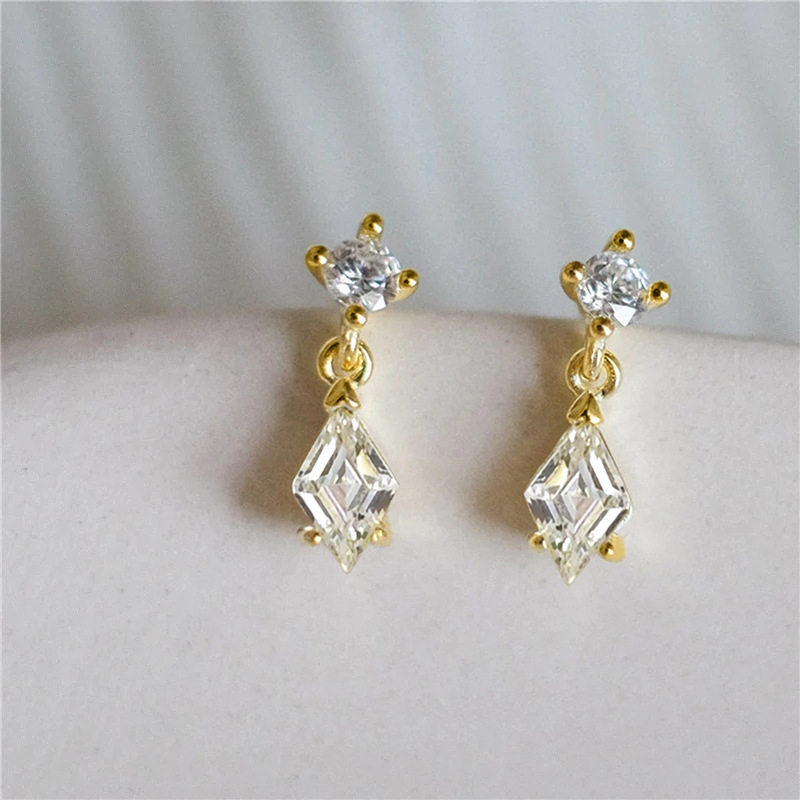   Hot-selling geometric design earrings for women, factory direct sales, diamond-shaped and round earrings, exquisite zircon jewelry