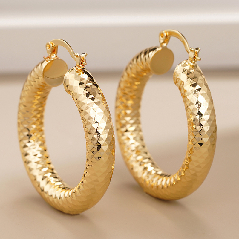 Manufacturer's new thick hoop earrings for women with diamond pattern texture three-dimensional earrings, hot selling in Europe, America and the Middle East