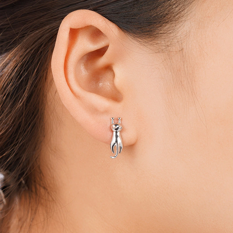 Korean version of the commuter cute cat earrings for women stretching animal earrings fashionable and sweet daily wear