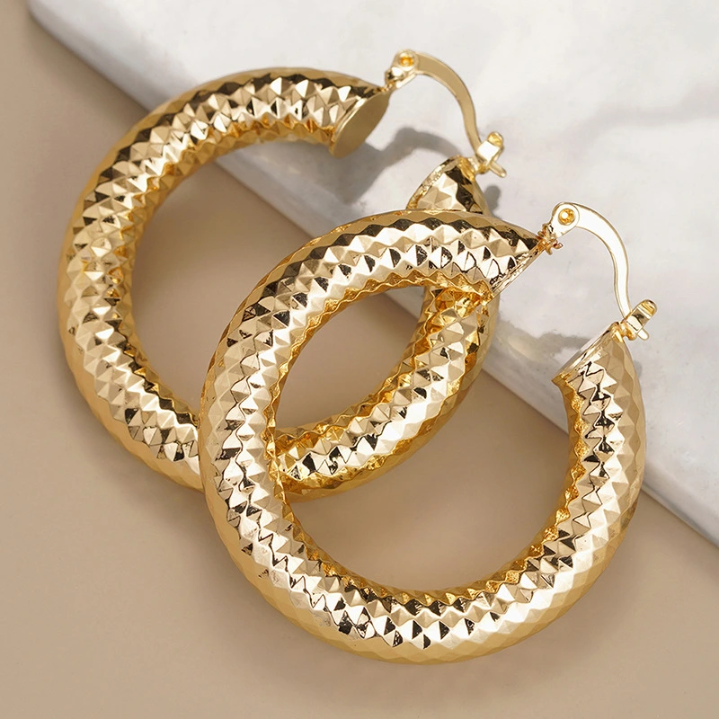 Manufacturer's new thick hoop earrings for women with diamond pattern texture three-dimensional earrings, hot selling in Europe, America and the Middle East