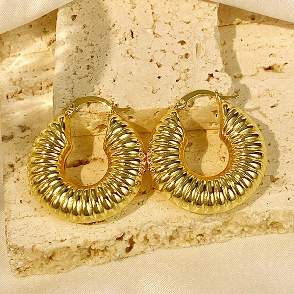 Hot-selling earring set for women, French retro style, personalized jewelry, new Middle Eastern teardrop shape, super hot style