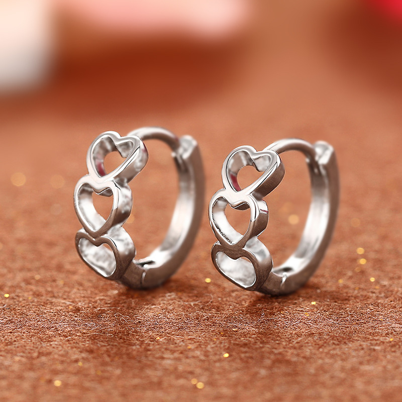  Love hollow heart-shaped earrings for women European and American sweet and cool accessories for daily use