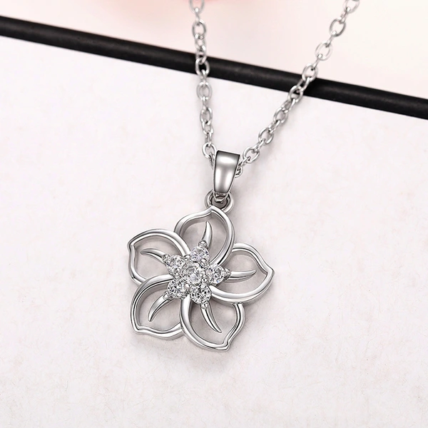  Five-petal cherry blossom necklace for women, popular sunflower clavicle necklace, Korean style zircon necklace