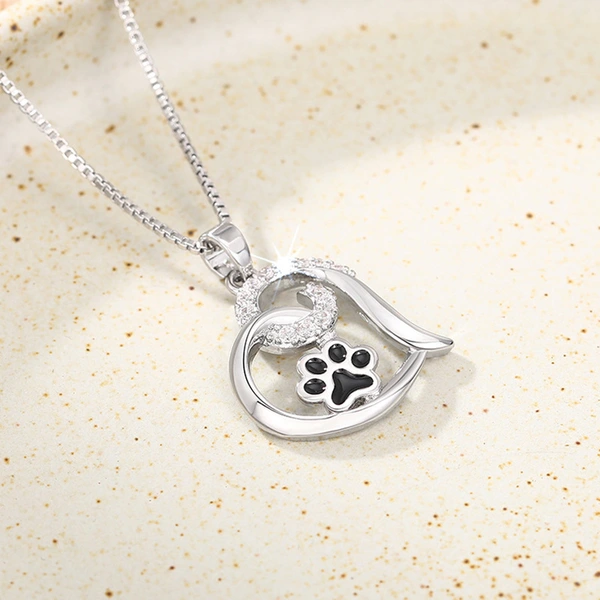  Cat claw glue heart-shaped pendant European and American cute creative dog claw necklace hot selling fashion women's necklace