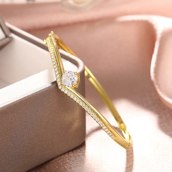 Crown Gentle Hot Selling Round Luxury Bracelet for Women, Elegant and Fashionable Dress Matching Jewelry