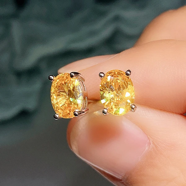 Special earrings dazzling four-claw single diamond earrings for women fashionable and small oval zircon earrings
