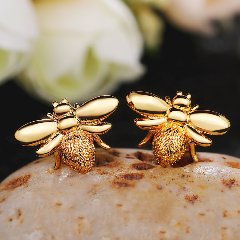 Korean temperament earrings simple style exquisite small bee earrings female fashion cute earrings