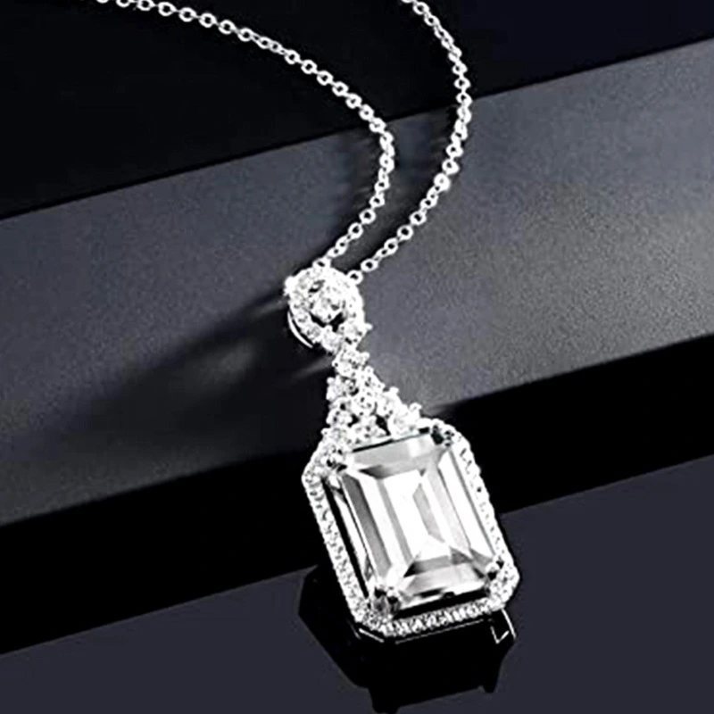 Light luxury temperament geometric design necklace 2023 new sugar cube pendant angel French sweater chain