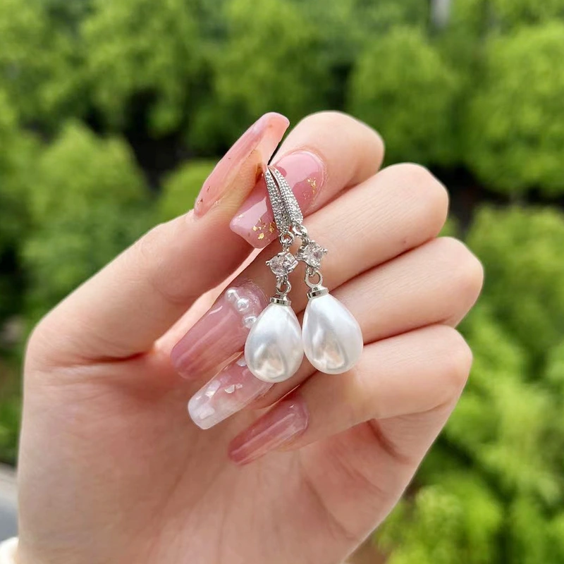 Baroque teardrop-shaped imitation pearl earrings for women, versatile and elegant, diamond-studded, festive wedding bridal earrings