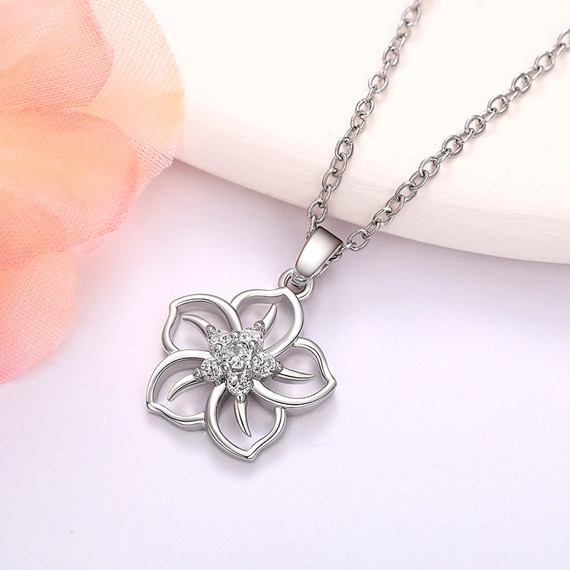  Five-petal cherry blossom necklace for women, popular sunflower clavicle necklace, Korean style zircon necklace