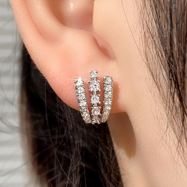Hot-selling ear clips, super shiny, fully inlaid with cool style, light luxury zircon earrings, fashionable workplace design earrings