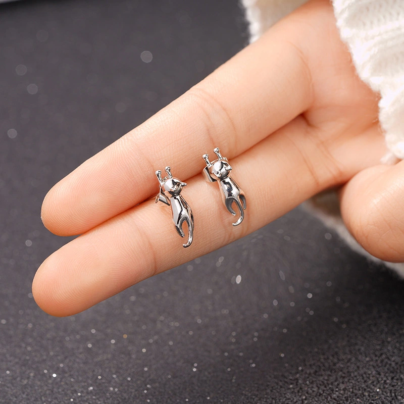 Korean version of the commuter cute cat earrings for women stretching animal earrings fashionable and sweet daily wear