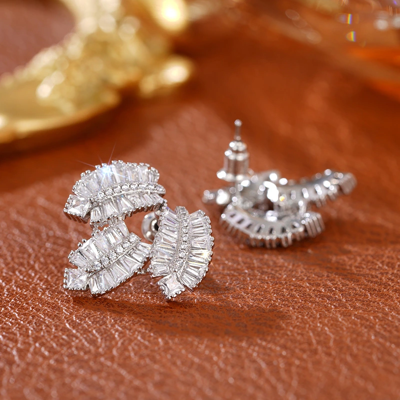 Factory direct sales of leaf sparkling zircon jewelry, fashionable and elegant personality, popular online celebrity design, super hot style