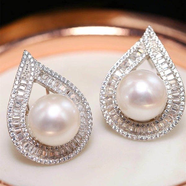 New temperament lady earrings imitation pearl water drop exquisite earrings princess elegant geometric jewelry