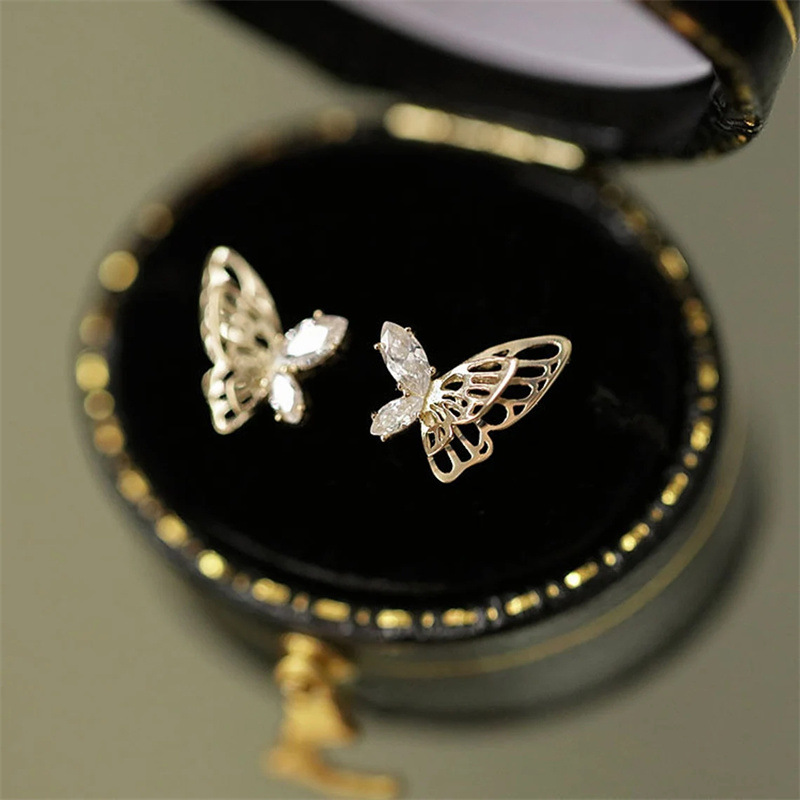 Japanese and Korean exquisite hollow butterfly earrings for women, versatile and simple mini earrings for niche students