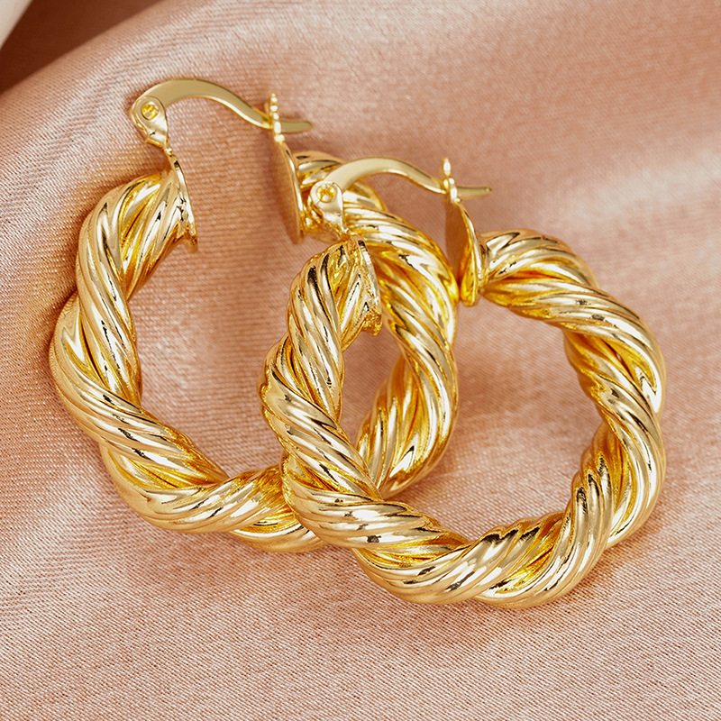 Hot selling European and American niche Middle Eastern style fashionable temperament heavy earrings light luxury advanced geometric earrings