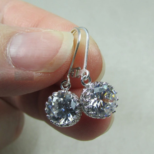 Super shiny round zircon ear hooks, elegant commuter internet celebrity earrings, Korean version of the same earrings for girls and college students