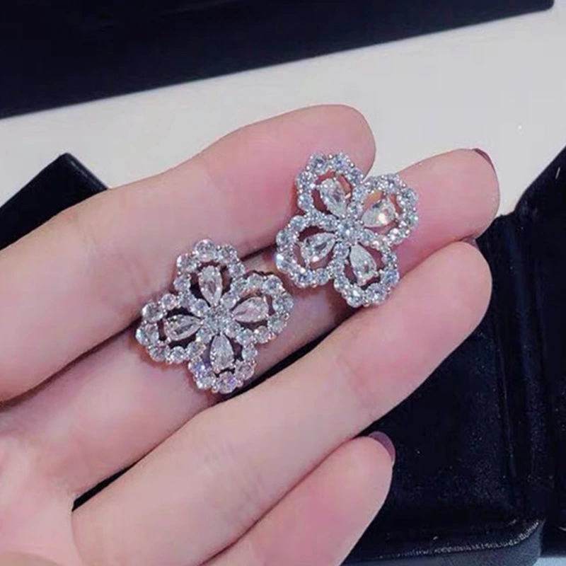European and American classic four-leaf clover full diamond sequin earrings new floral micro-inlaid zircon earrings fashionable and delicate earrings