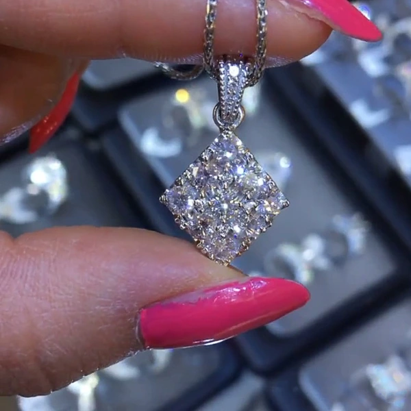 2022 Spring New Jewelry Exquisite Zircon Diamond Pendant Clavicle Chain Simple Fashion Necklace for Women