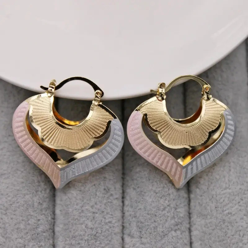Factory direct sales of new Middle Eastern earrings with multi-color heart-shaped oil painting design, ladies' exquisite and fresh