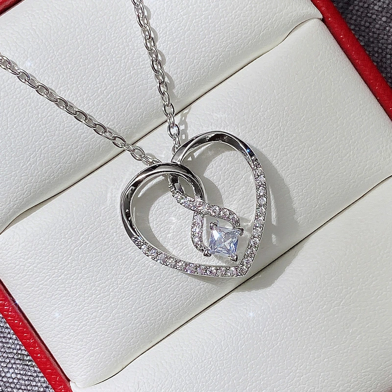 Korean style necklace simple shining heart-shaped zircon pendant clavicle chain Valentine's Day gift for girlfriend