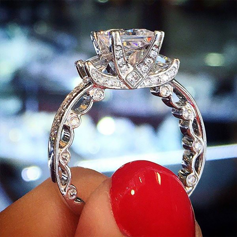  Fashion design ring for women, shiny four-claw micro-inlaid ring, popular geometric matching single ring