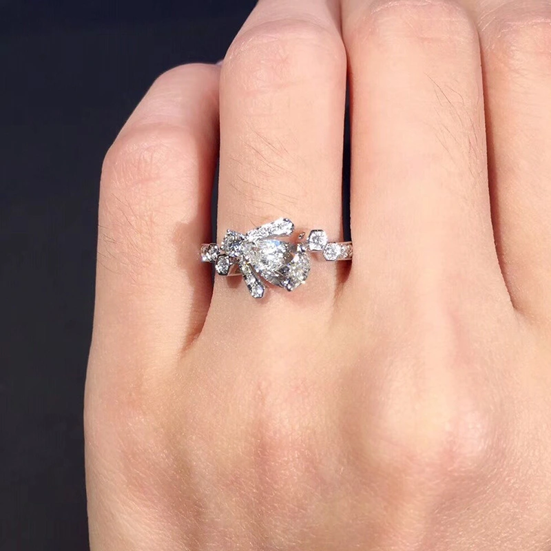  Small crown luxury French hot-selling water drop special flower floral ring temperament princess index finger ring