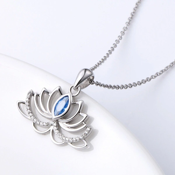  European and American elegant high-end lotus necklace fashion high-end luxury necklace European and Korean hollow necklace