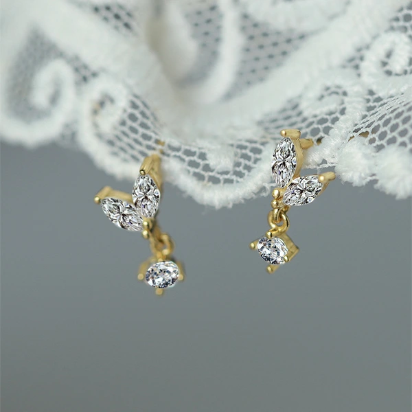  Simple French leaf earrings, small and exquisite water drop leaf bud earrings, niche design, sweet earrings