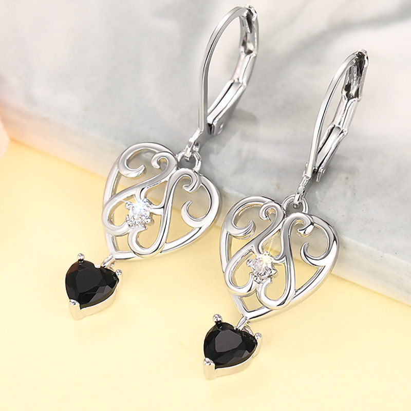  European and American fairy style earrings for women, heart-shaped hollow earrings, popular and fashionable literary style
