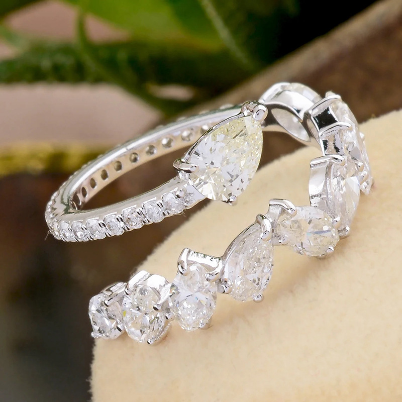  European and American teardrop-shaped ring fashionable and shiny design ring light luxury style popular three-claw inlaid jewelry for women