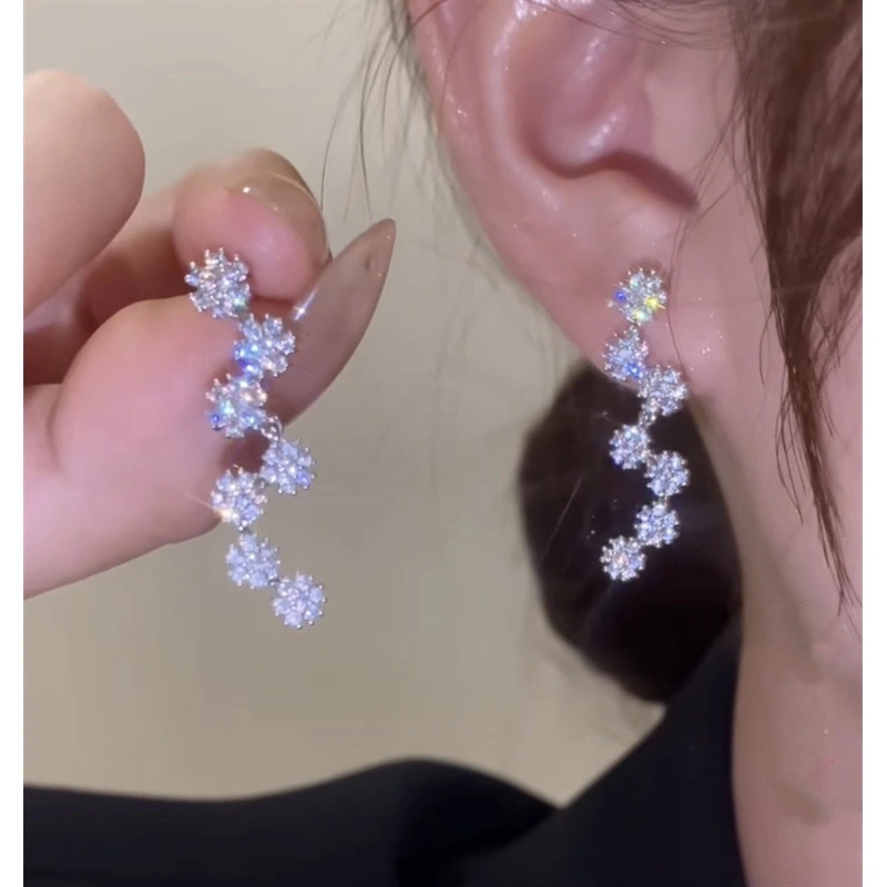 Fully inlaid with flowers and snowflakes, exquisite long earrings with elegant leaf shape and galaxy earrings, clearance sale