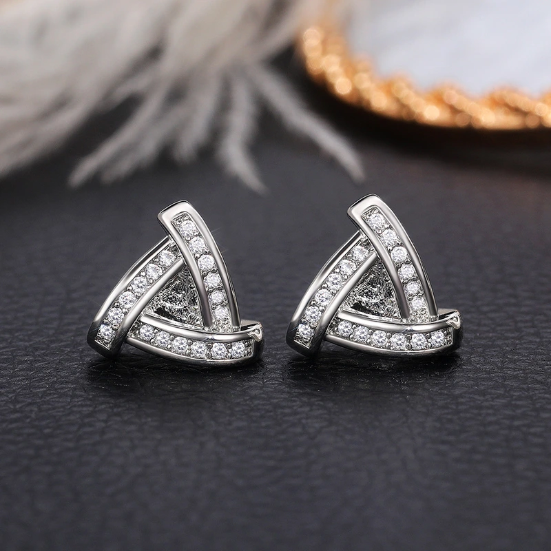 New inlaid step diamond triangle earrings for women exquisite super flash zircon temperament versatile commuter earrings