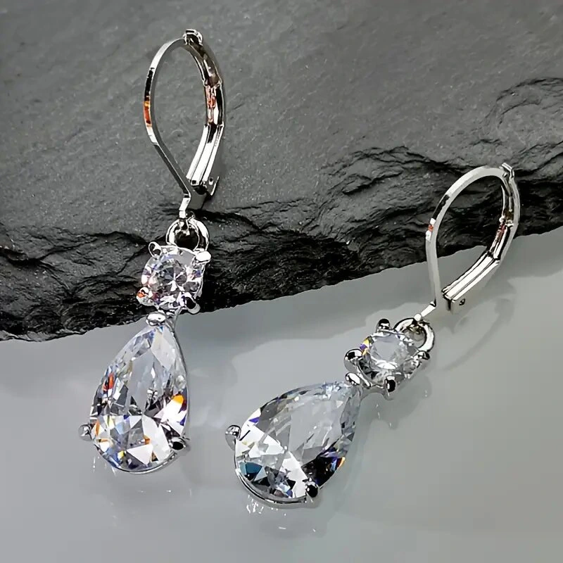 New style earrings with water droplets, elegant and versatile earrings for ladies, urban white-collar workers, and exquisite bridal earrings