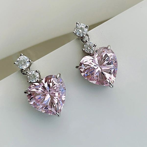 Chinese Valentine's Day gentle love heart earrings inlaid with zircon sweet jewelry fashionable and elegant daily matching style