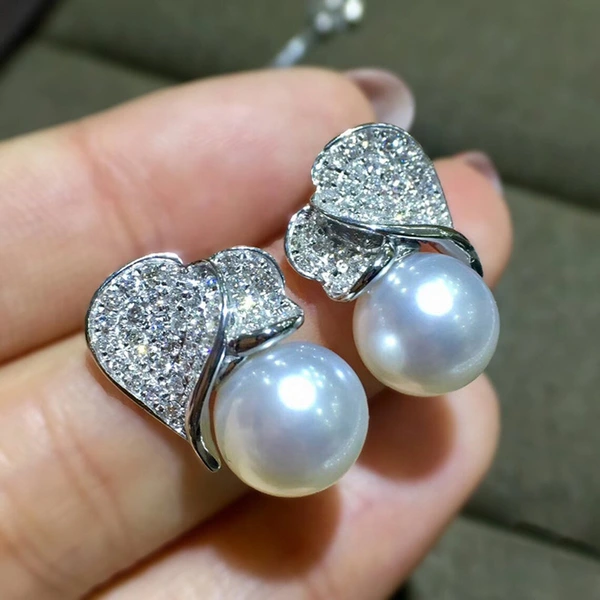   New exquisite leaf earrings imitation pearl magazine style temperament accessories fashion design earrings