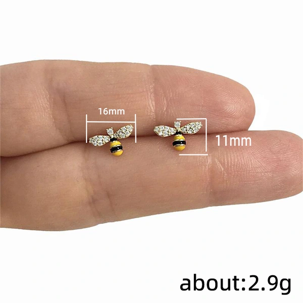 Exquisite mini cute earrings Korean pastoral bee earrings small fresh summer design earrings