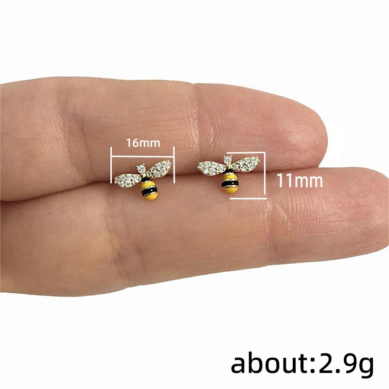Exquisite mini cute earrings Korean pastoral bee earrings small fresh summer design earrings
