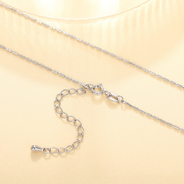 European and American fashion box chain cross chain water wave chain snake bone chain melon seed chain lip chain accessories female clavicle chain