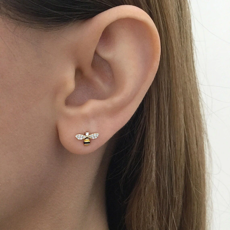 Exquisite mini cute earrings Korean pastoral bee earrings small fresh summer design earrings
