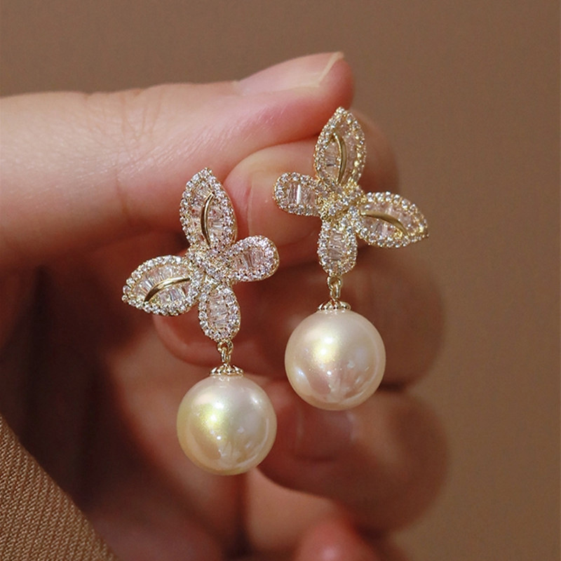 Butterfly inlaid zircon imitation pearl earrings for women, elegant and fashionable earrings for women, popular Japanese and Korean styles