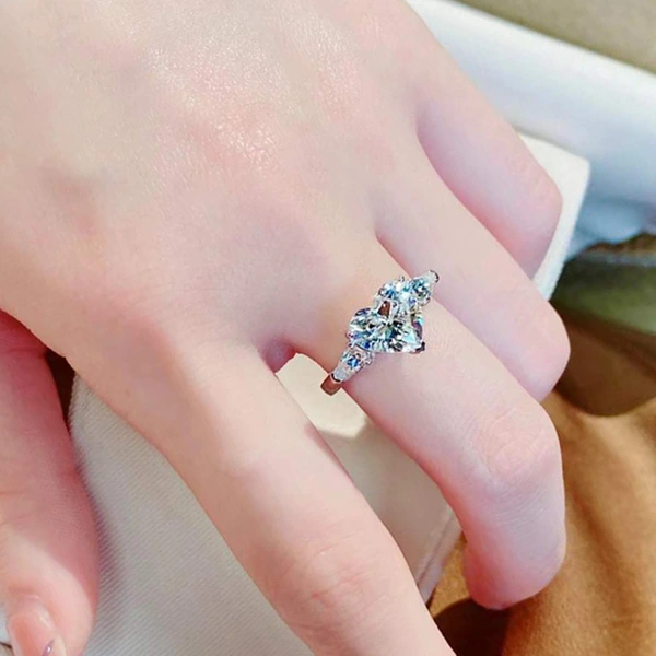 Cubic zirconia love water drop rings heart-shaped princess queen temperament ring stall hot selling