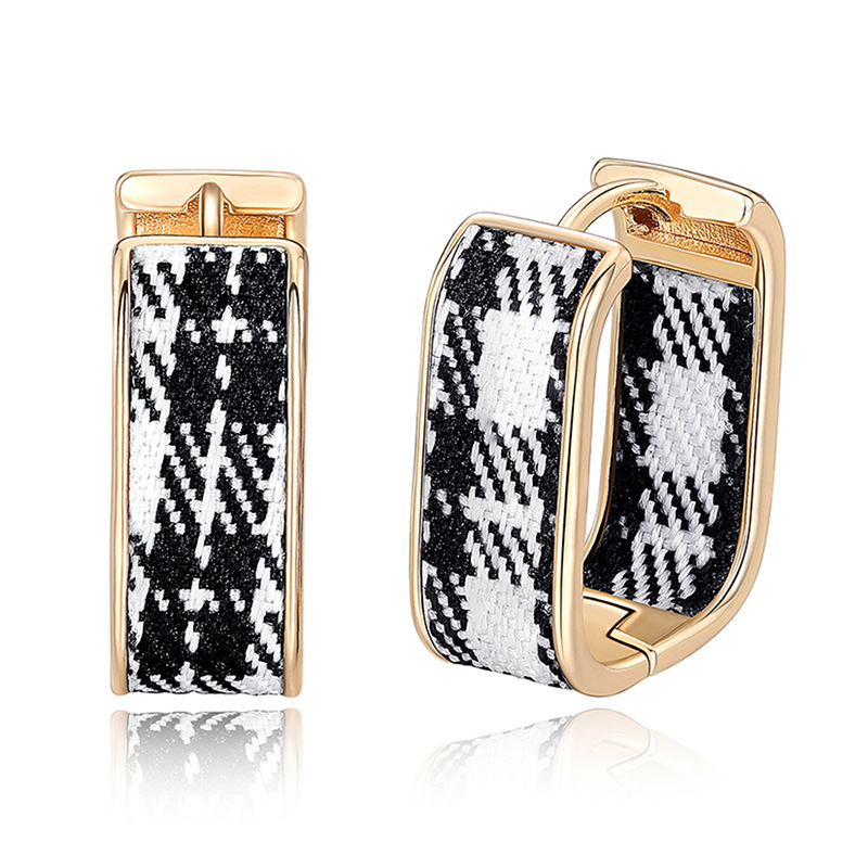 Hot selling ear clips for women in Europe and America, plaid design, small fragrance style, elegant ladies' earrings